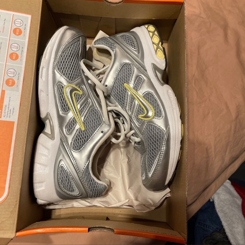 Women’s sneakers